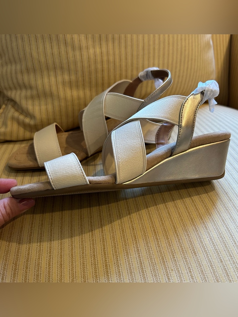 NEW Women's Vonniie Round Toe Wedge Sandals - Picture 6 of 15